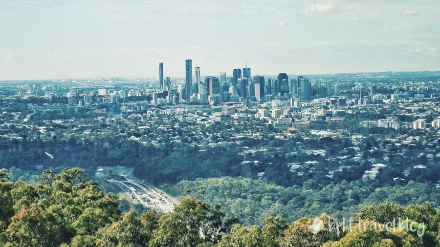 Panoramic view of Brisbane from Mount Coot-tha.